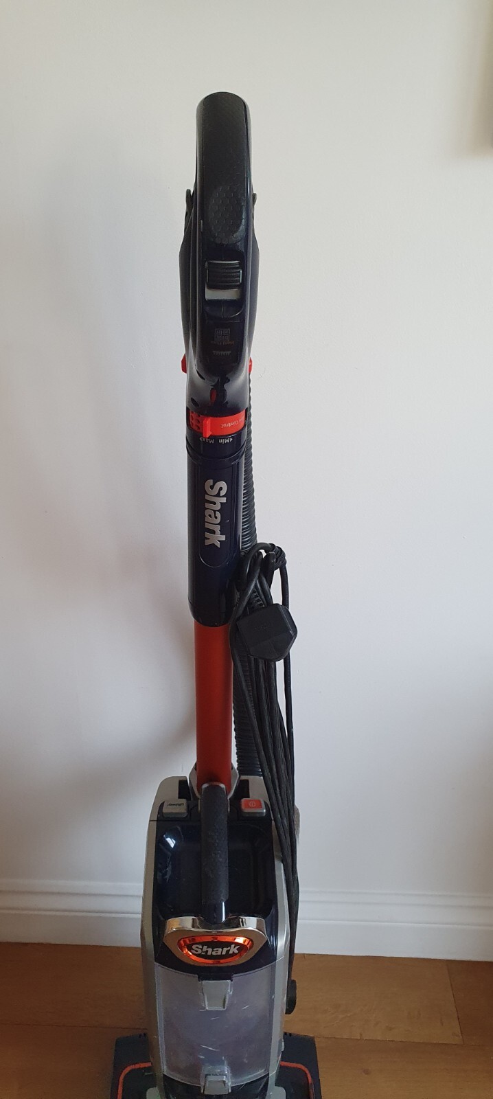 Shark Upright Vacuum Cleaner NZ801UKT Powered LiftAway with AntiHair