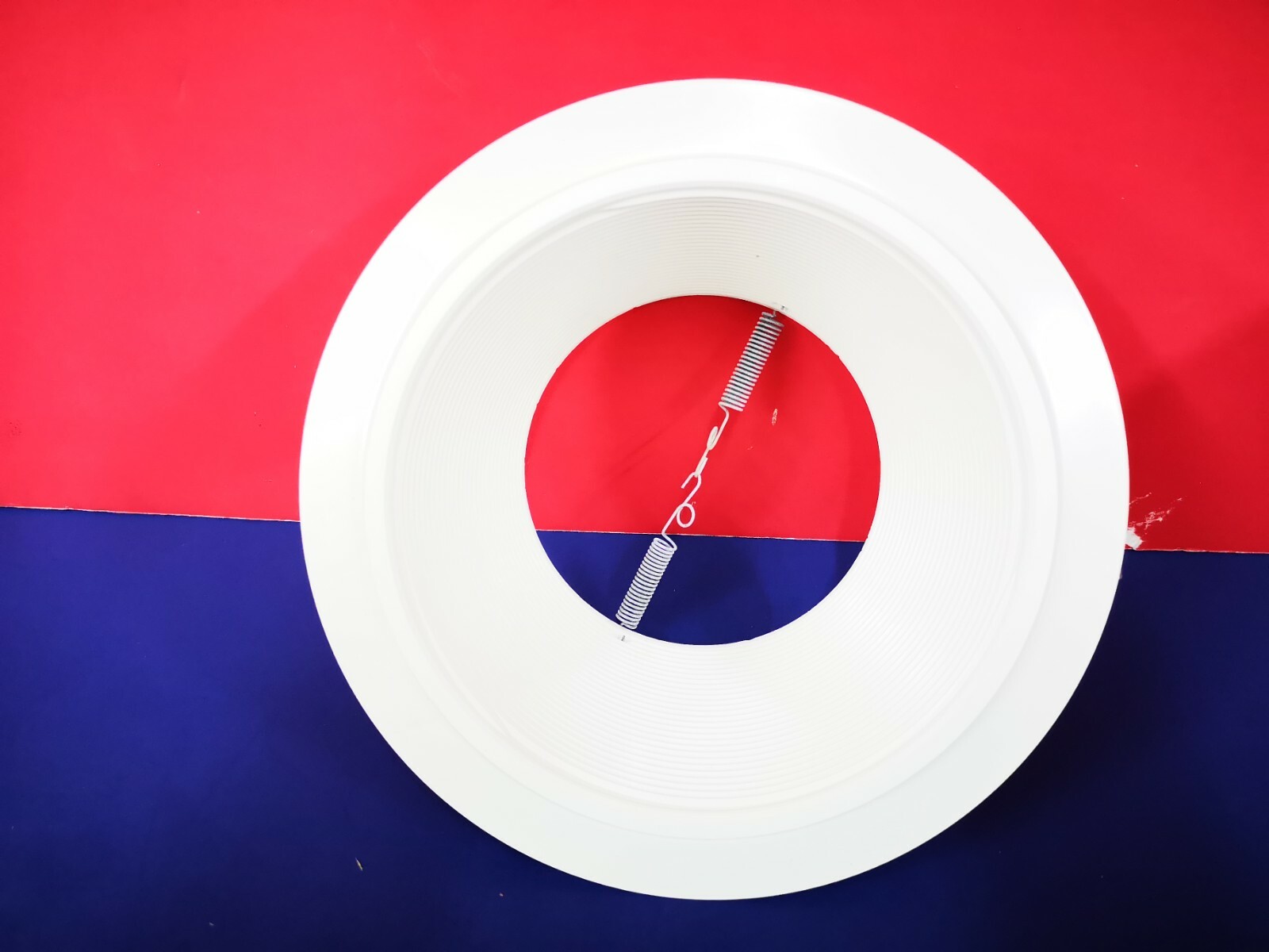 6-Inch WHITE STEPPED BAFFLE Recessed Can TRIM 75W R30 NEW JUNO Lighting 24W-WH