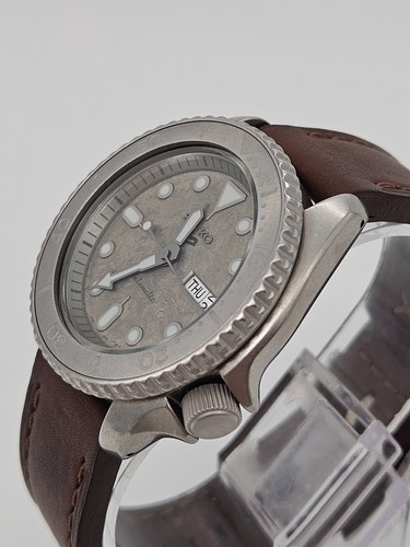 41mm Seiko Automatic Diver's Watch on Brown Leather Strap - 4R36-11R0 - Cement - Picture 3 of 13