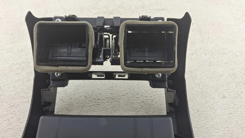 11-16 BMW 528i 535i 550i F10 Consola central trasera Ventilación de aire Bisel Cubierta Panel Fabricante Original Foto 4 de 4