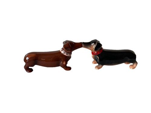 Kissing Dachshund Weiner Dog Magnetic Salt Pepper Shaker Set - Picture 5 of 11