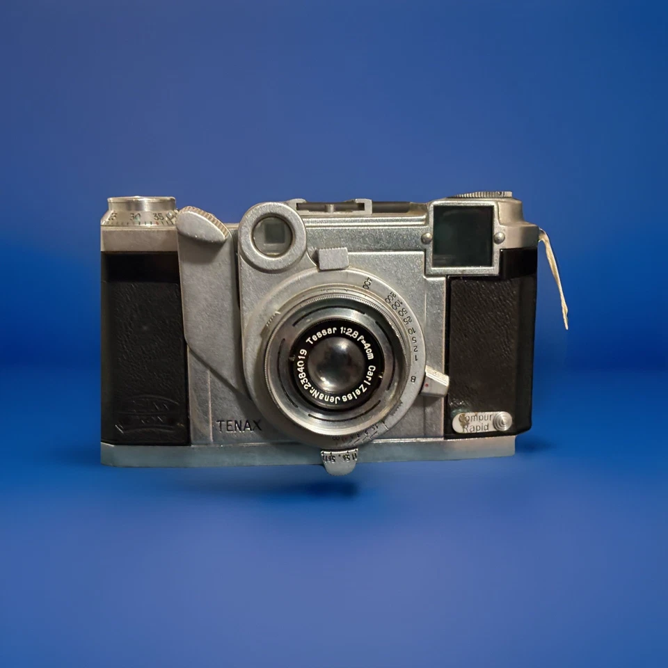 Zeiss Ikon TENAX II Rangefinder Camera. Ser #J89119. Makes 24mm Square Images. - image 2 of 4