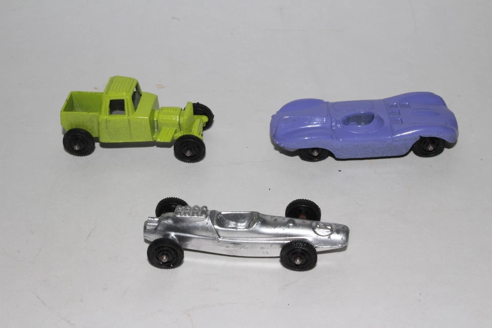 LOTE DE 3 TOOTSIETOYS AÑOS 60, JAGUAR (PÚRPURA), STREET ROD (VERDE) E INDY RACING Foto 2 de 4