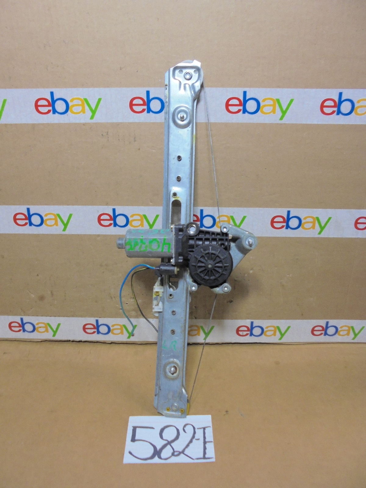00 01 02 03 04 05 BMW 325i REAR DRIVER Side Window Regulator W Motor #582-E