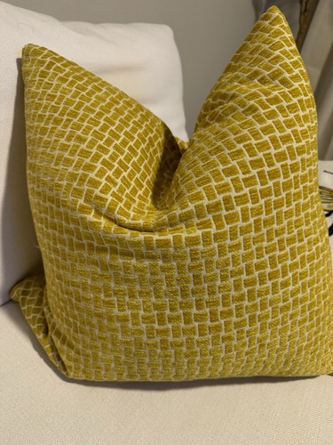 2 Decorative Throw Pillows 18X18 Modern Unique 1 Feather Down White Yellow Bee - Picture 9 of 13