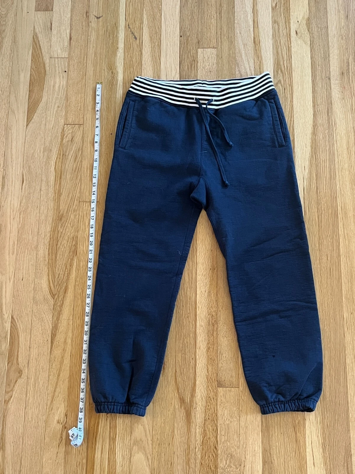 Pantalon de survêtement marine à rayures taille L en excellent état