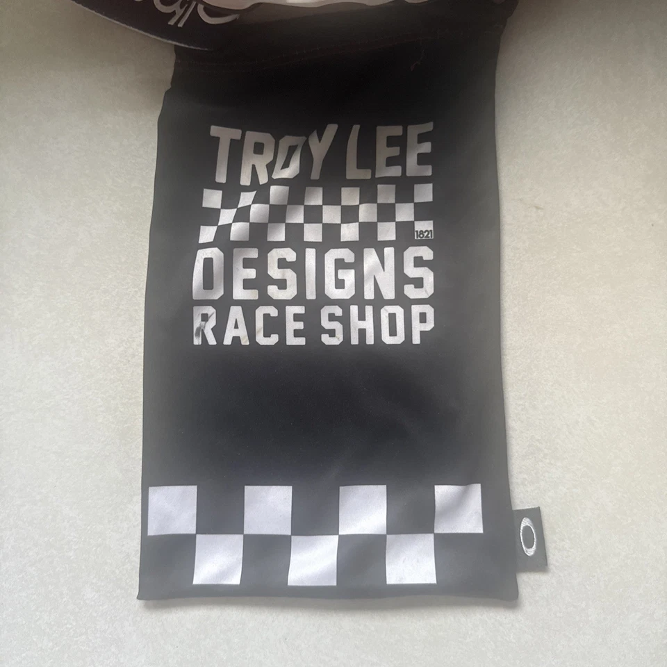 Google Oakley Front Line MX. Troy Lee Designs, moldura vermelha, branca preta. Prizm MX - Imagem 2 de 4