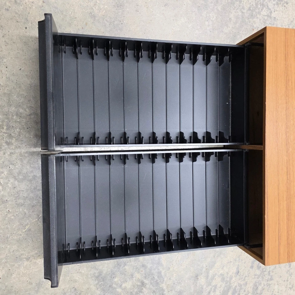 Armario de almacenamiento VHS moderno de colección años 80 Foto 2 de 4