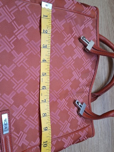 Tumi Signature Maroon Pink Umhängetasche Handtasche Monogramm Innentaschen - Bild 12 von 14