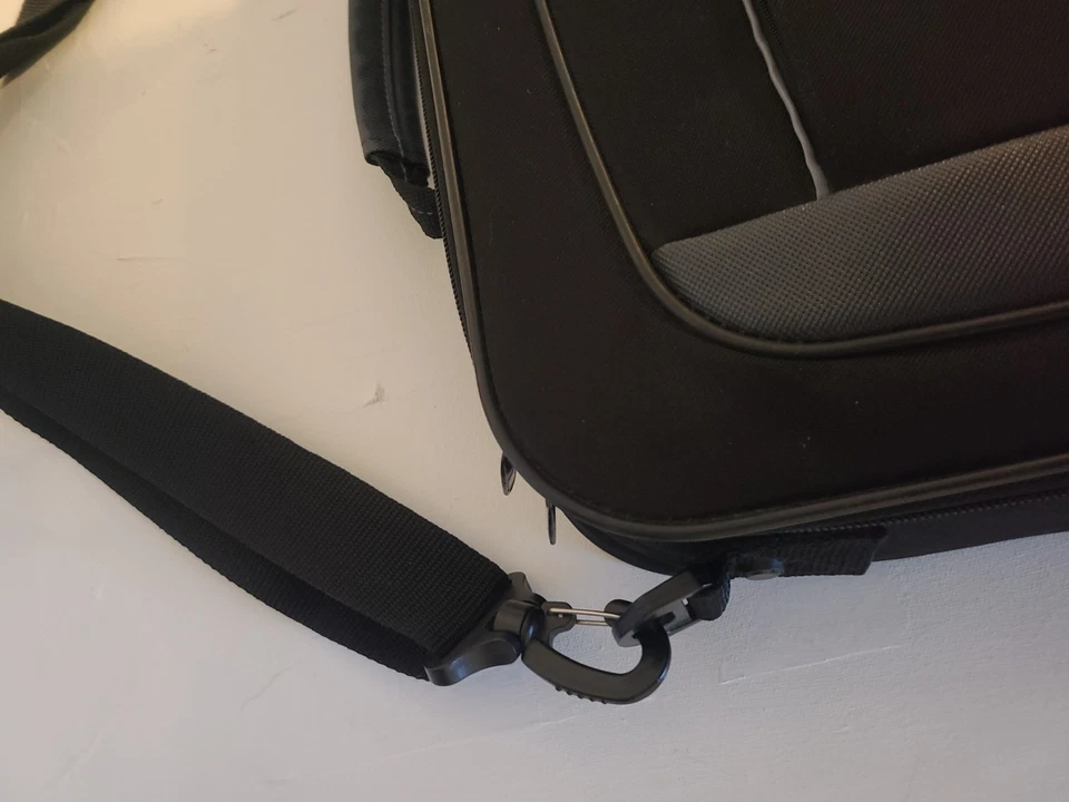 Case Logic Acolchado Computadora Portátil Bolso Mensajero Maletín con Correa para el Hombro Foto 4 de 4