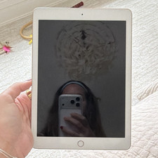 Apple iPad Series 10.5in 128GB Wi Fi Gold iOS Touchscreen Tablet
