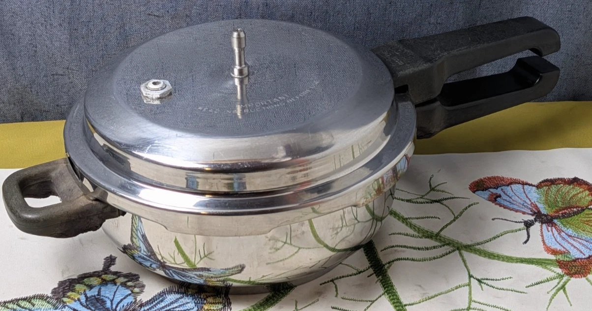 VINOD Junior Pressure Cooker 3.5 Ltr 10 Bar 18/8 Stainless Steel Induction Base
Opens in a new windo