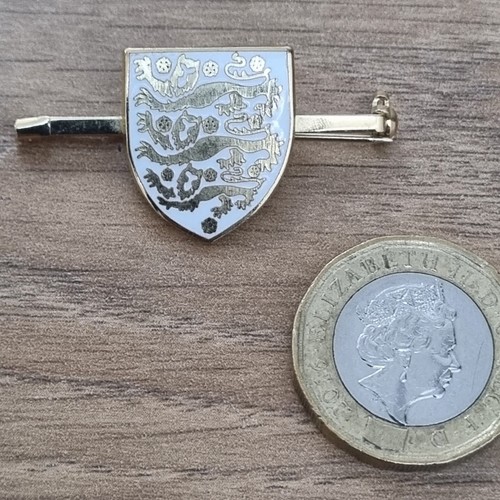 WOMEN'S FOOTBALL ASSOCIATION Lionesses Pin Badge/Brooch Historic Item 1980s - Picture 2 of 3