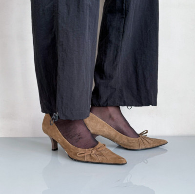 Vintage Y2K More & More retro pointed toe ruched pumps in cool brown
