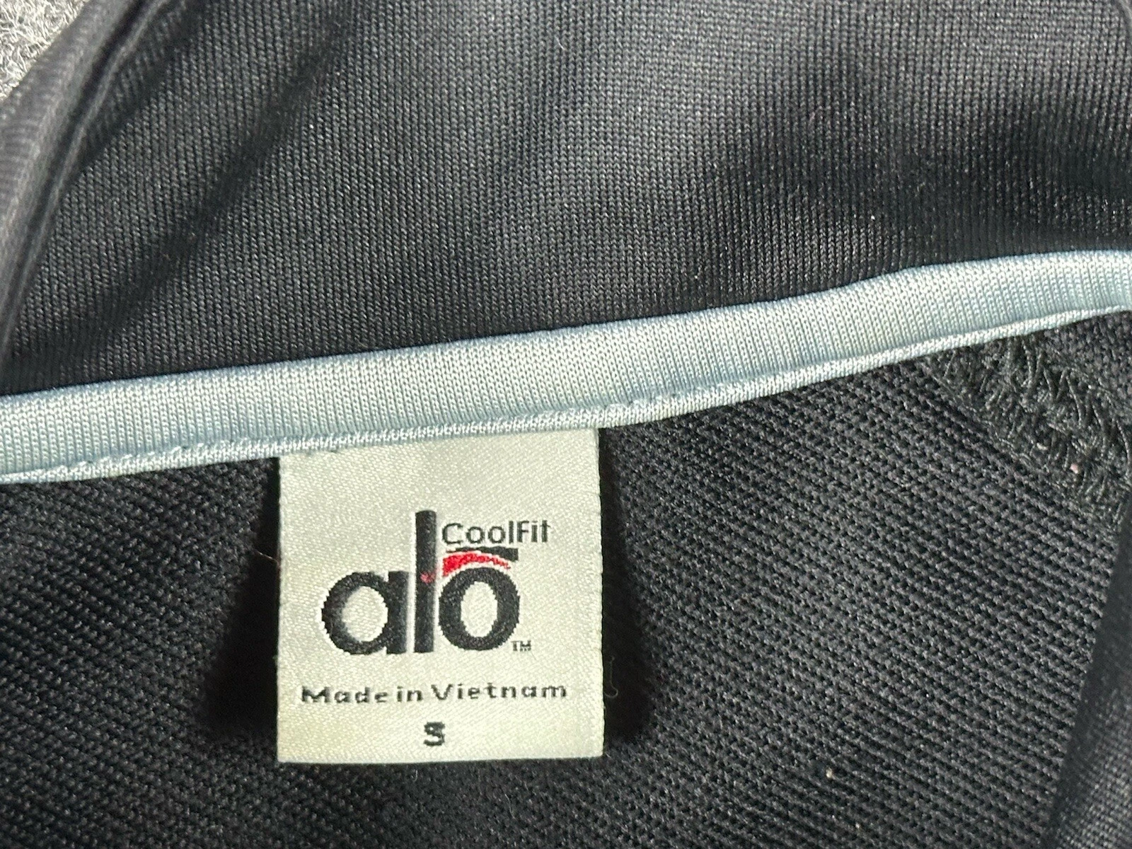 alo-yoga cool fit full zip athletic stretch logo jacket