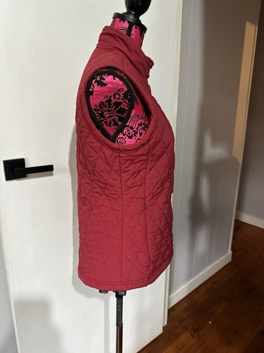 RM Williams 8 Puffer Vest Quilted Burgundy High Neck Pockets Zip & Buttons EUC - Picture 10 of 14