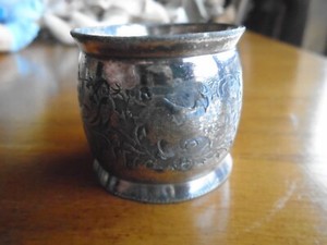 VINTAGE SILVER plate NAPKIN HOLDER - THE NAME MINNIE ENGRAVED .