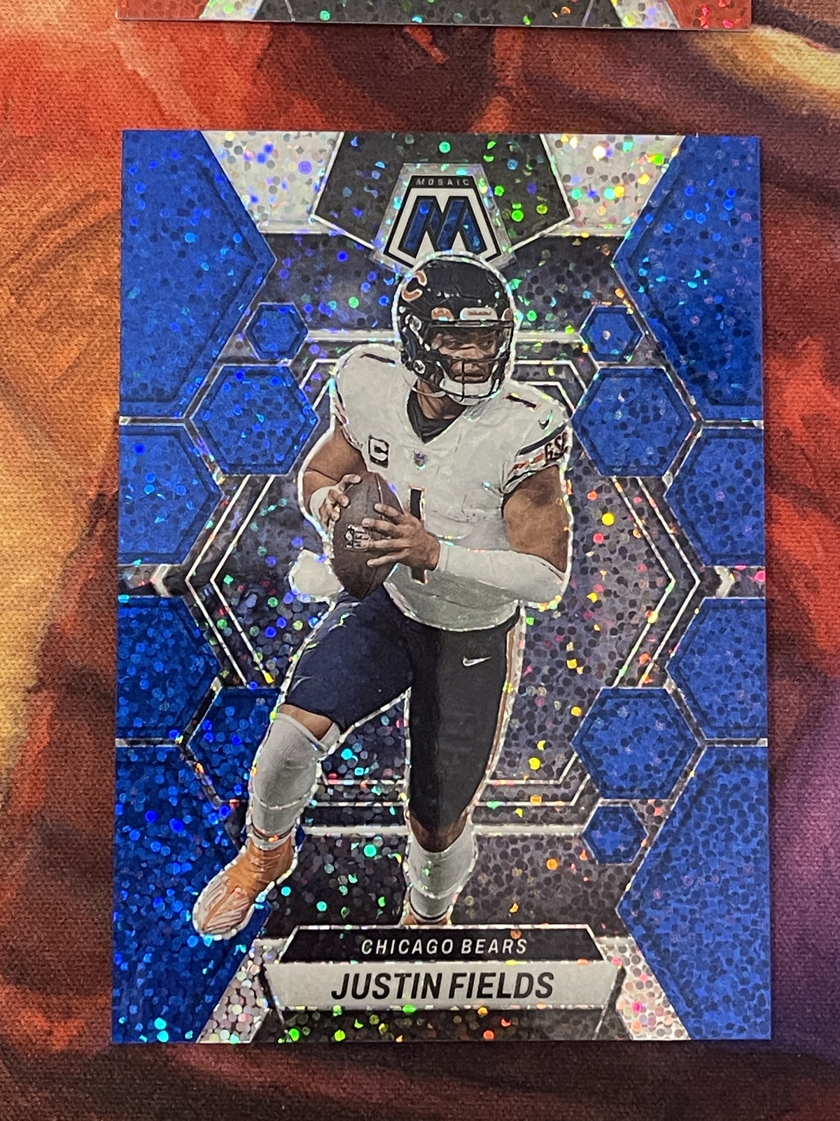 2023 Panini Mosaic Justin Fields Blue Sparkle /96 #33 Bears