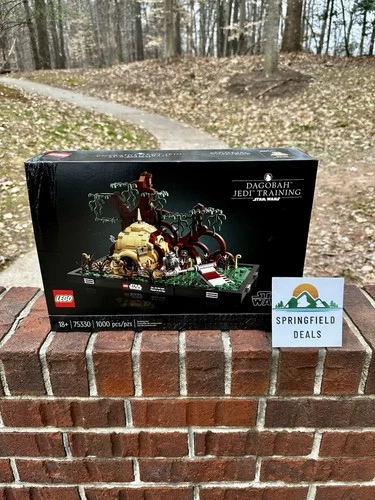 LEGO Star Wars Dagobah Jedi Training Diorama 75330 Retired Set DAMAGED BOX ✅ NEW