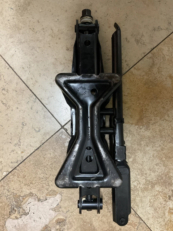 Saturn SL1 1996-1997-1998-1999-2000-2001. SL2. Gato y llave para neumáticos OEM Foto 3 de 4