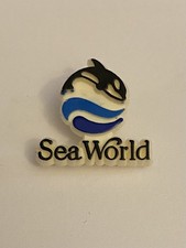 Sea World Plastic Lapel Pin P138