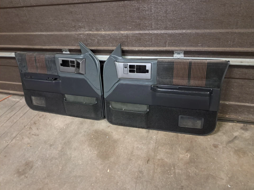 Chevrolet GMC S10 S15 1986-1994 Jimmy Blazer par de paneles de puerta interior gris delantero Foto 3 de 4