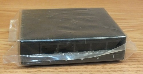 Small Black 5 Port 10/100Mbps Fast Ethernet Switch - Box Only **READ** - Picture 3 of 4