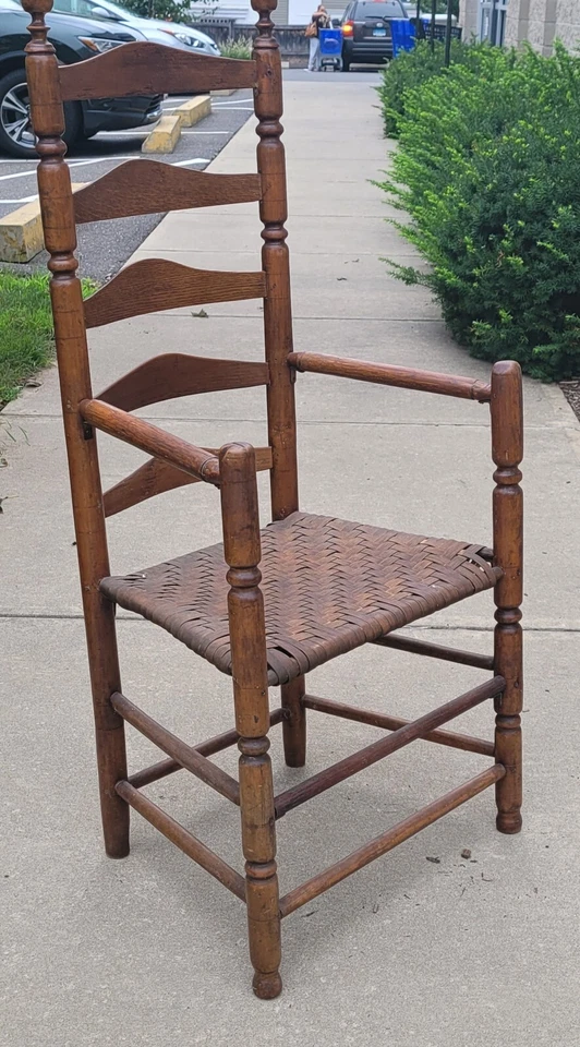 Sillón con respaldo de escalera del siglo XVIII Foto 2 de 4