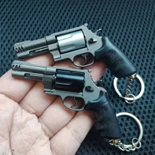 🔫 1:3 Alloy M500 Revolver – Mini Metal Gun Model Keychain Toy!