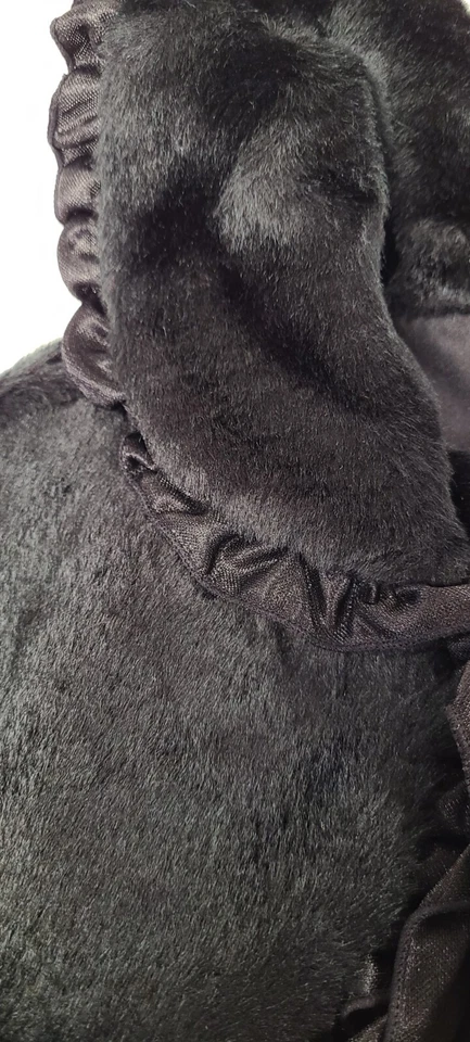 Capa corta negra con volantes de Leg Avenue Foto 3 de 4