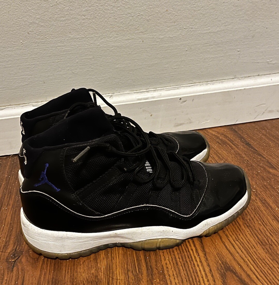 Size 7.5 - Air Jordan 11 Retro 2000 Space Jam for sale