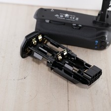 Canon BG-E14 Battery Grip for EOS 70D, 80D, and 90D DSLR CAMERA EXCELLENT 