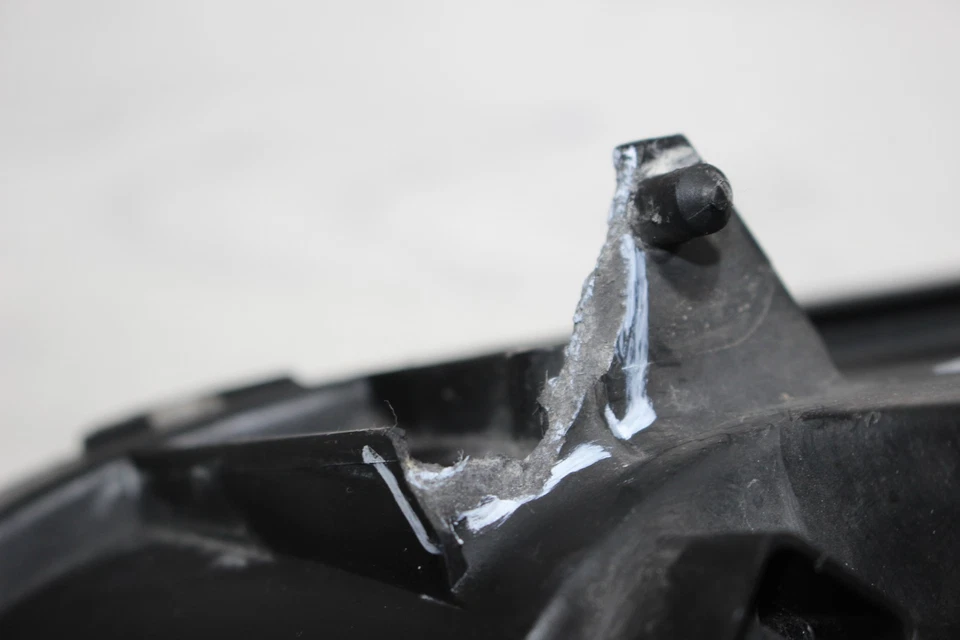 Frontscheinwerfer Hauptscheinwerfer Halter defekt Links Volkswagen FOX 5Z Bj,05 - Bild 3 von 4