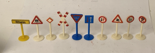 Siku V Series Plastic Road Signs (10 Pieces) - Picture 1 of 3