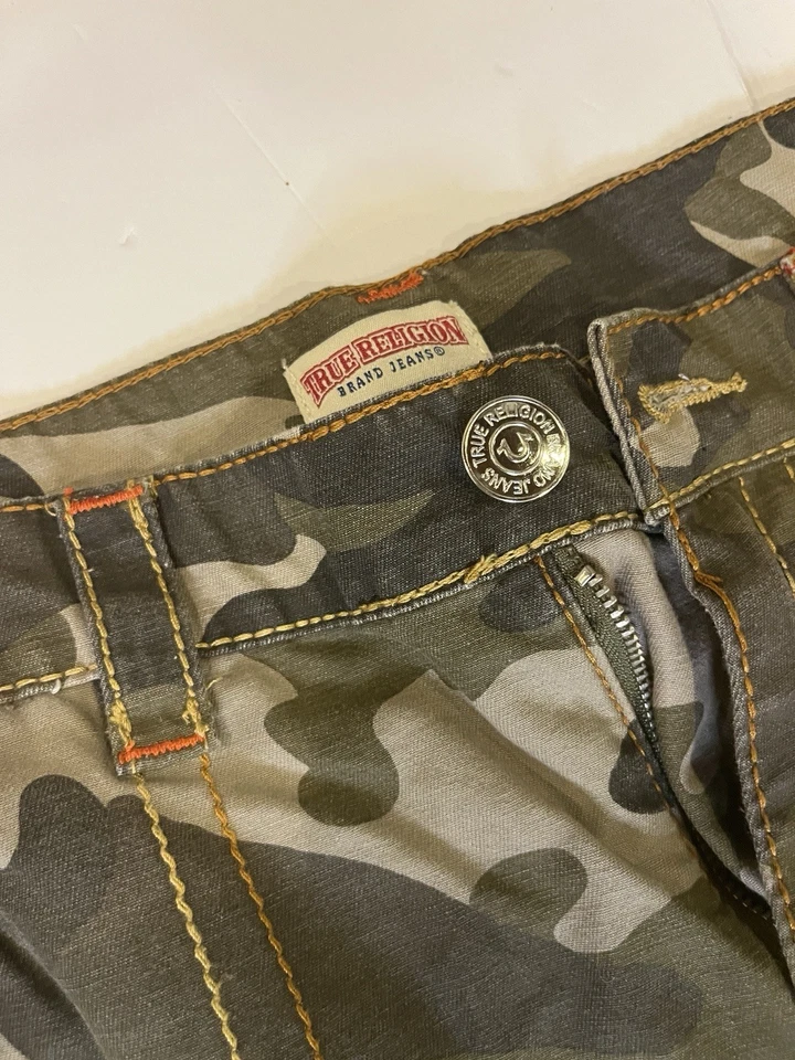 True Religion Camo Pants with Cinching Ankles Unisex Size 32 - Image 2 of 4