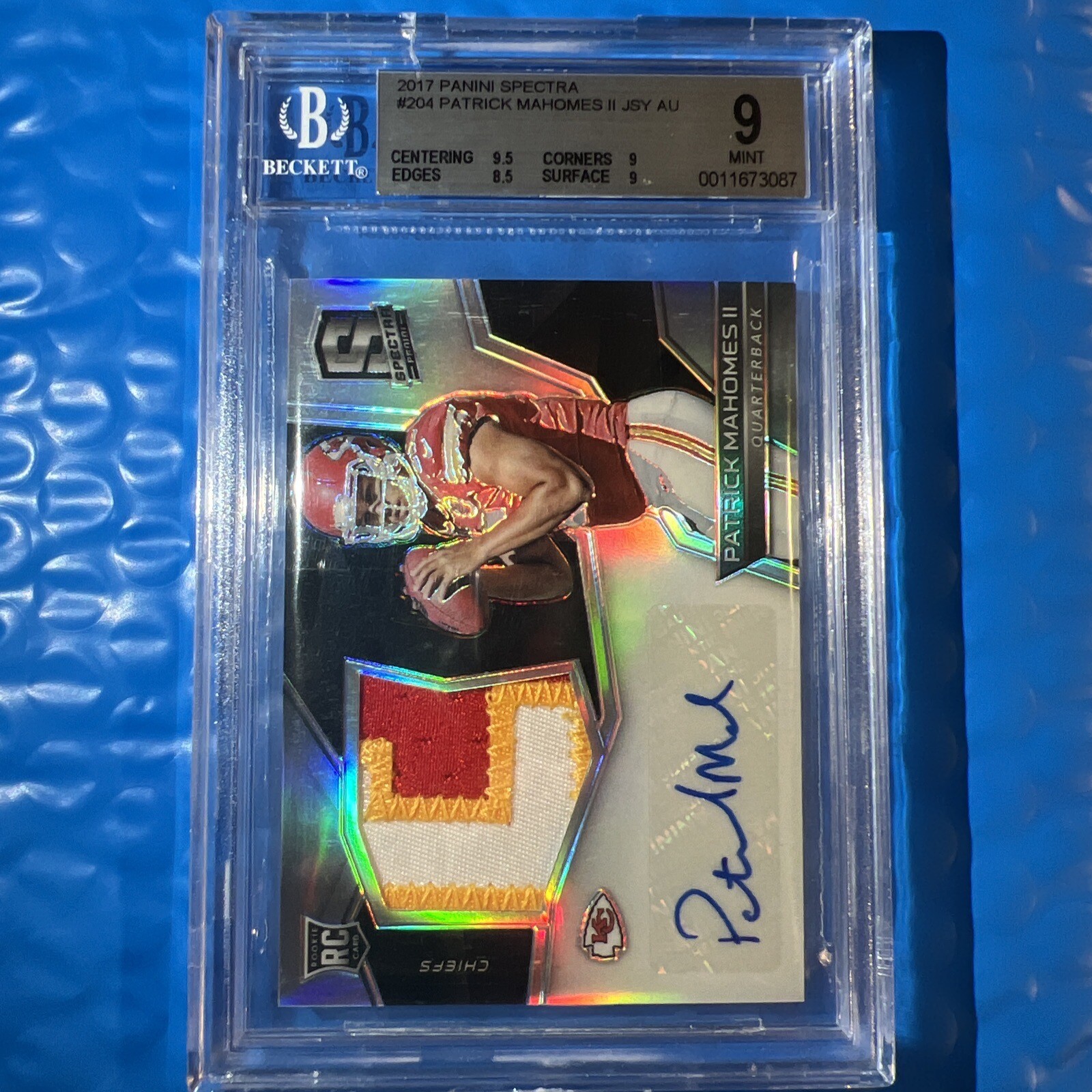 Patrick Mahomes Panini Spectra #204 Autograph Patch-Neon Blue