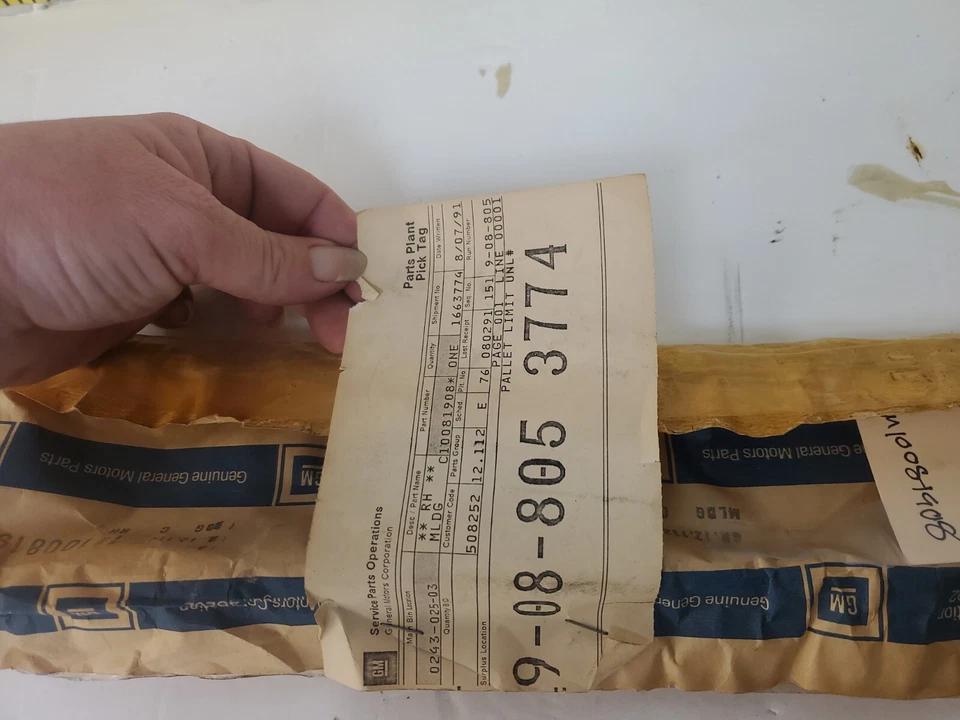 Novo OEM Guarnição de Porta Central Traseira GM RH 10081908 1982-90 Chevrolet Celebrity (BIN79) - Imagem 2 de 4