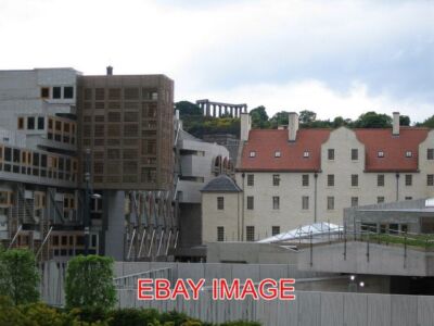 PHOTO  EDINBURGH OLD NEW SCOTTISH PARLIAMENT WITH CALTON HILL BEHIND. 2005