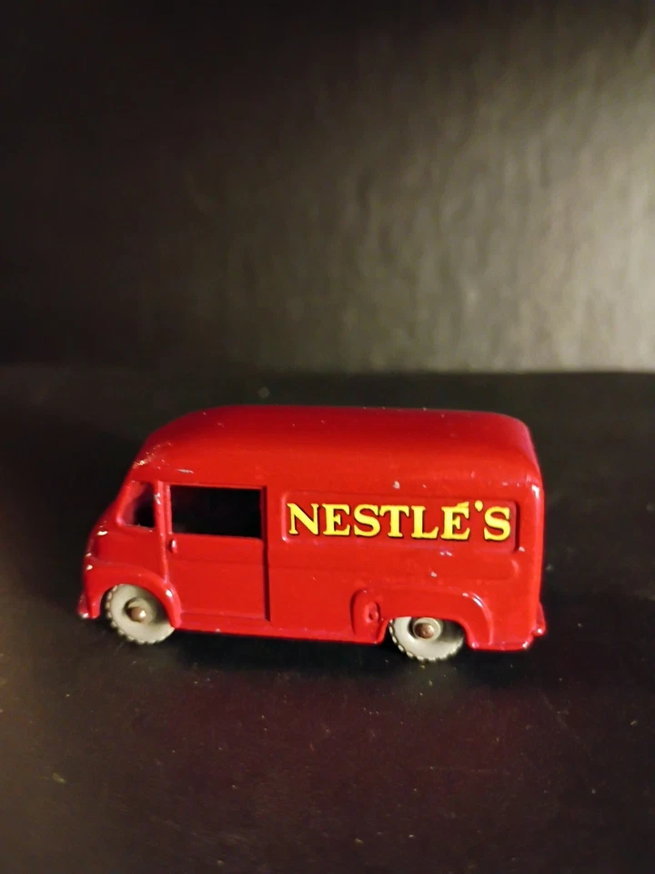 Furgoneta Matchbox #69A Commer 30 CWT "NESTLE'S" roja 1959 Foto 3 de 4