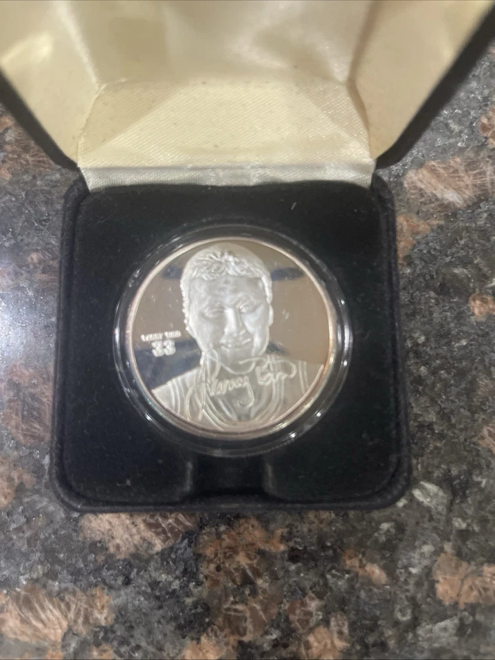 Moneda de plata fina .999 Larry Bird Highland Mint Hardcourt Legends de una onza troy Foto 4 de 4