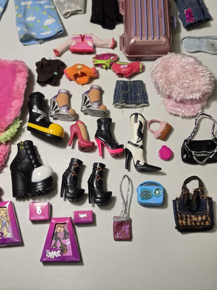 Bratz Vintage Gran Lote De 64 Piezas Accesorios Y Ropa Foto 2 de 4