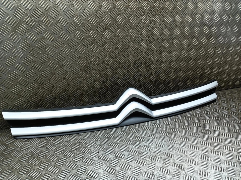 INSIGNIA REJILLA DESPACHO CITROEN PARACHOQUES DELANTERO 98117893XT MK3 2016-2025 Foto 2 de 4