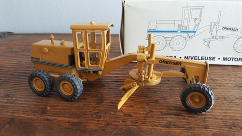 Minimac Motoniveladora Dresser A450E M9 Motor Grader Die Cast 1:50 Scale - Picture 2 of 4