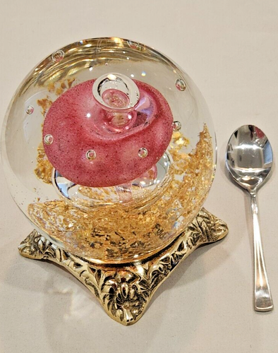 ART GLASS PAPERWEIGHT ON BRASS STAND GOLD FLECK, PINK FLORAL & CLEAR BUBBLES. - Picture 2 of 13