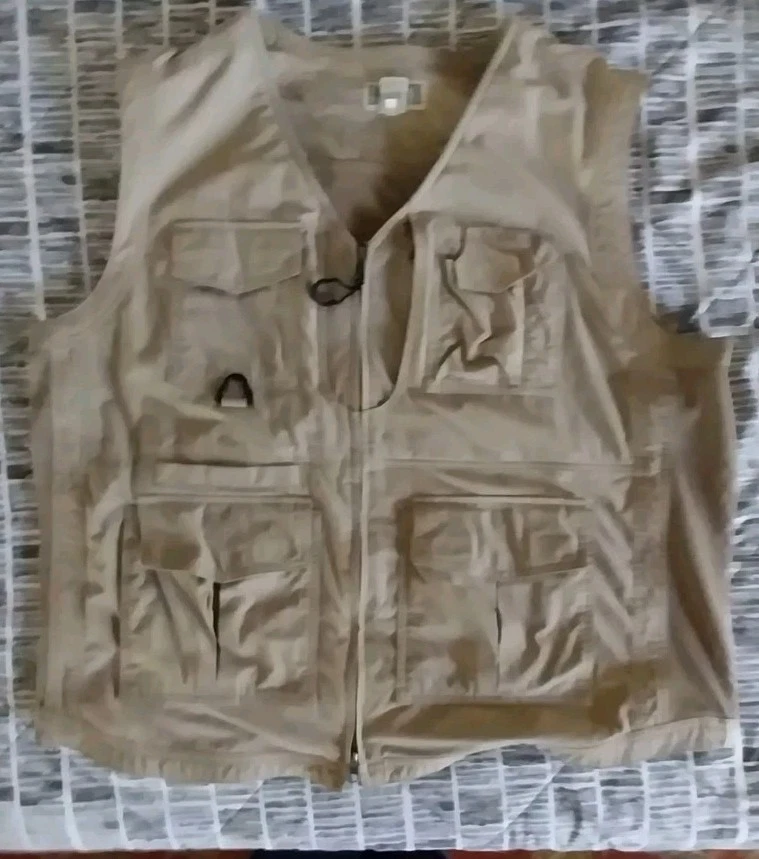 Duluth Trading Co Vest Mens XL Khaki Working Mans Fishing Hunting Utility Vented