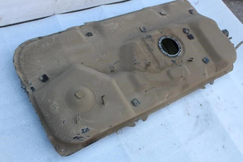 Mazda MPV 1992 tanque de combustible de gasolina 4 cilindros 2,6 L 2x2 Foto 2 de 4