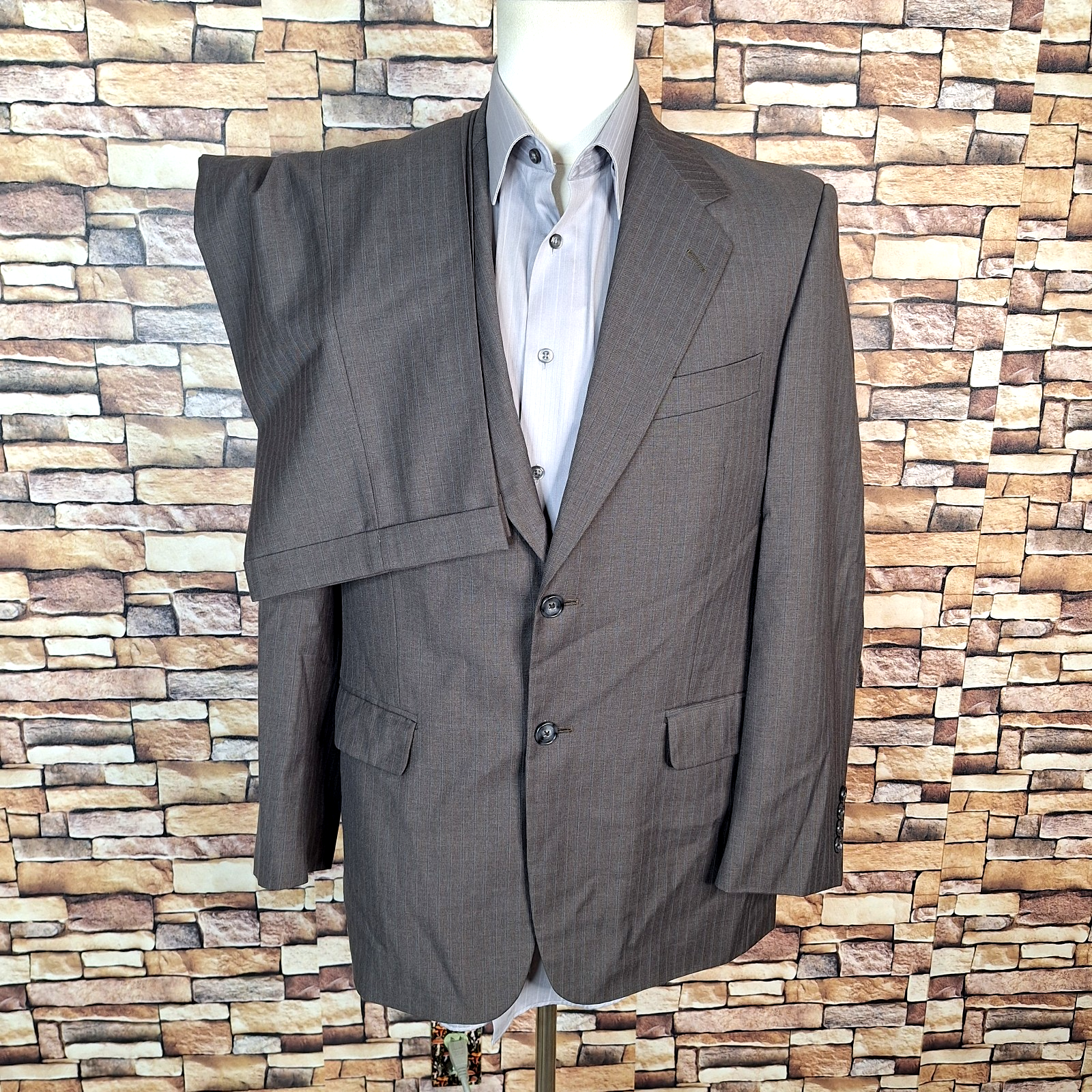 Kilburne & Finch 2 Piece Suit Mens 38R 32X30 Gray Stripe Single Vented FLW
