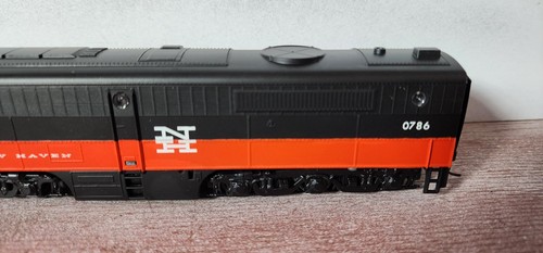 New Haven RR ALCO PA-1 Diesel Alpert Paint 0786 Athearn Blue Box Powered - Picture 3 of 9