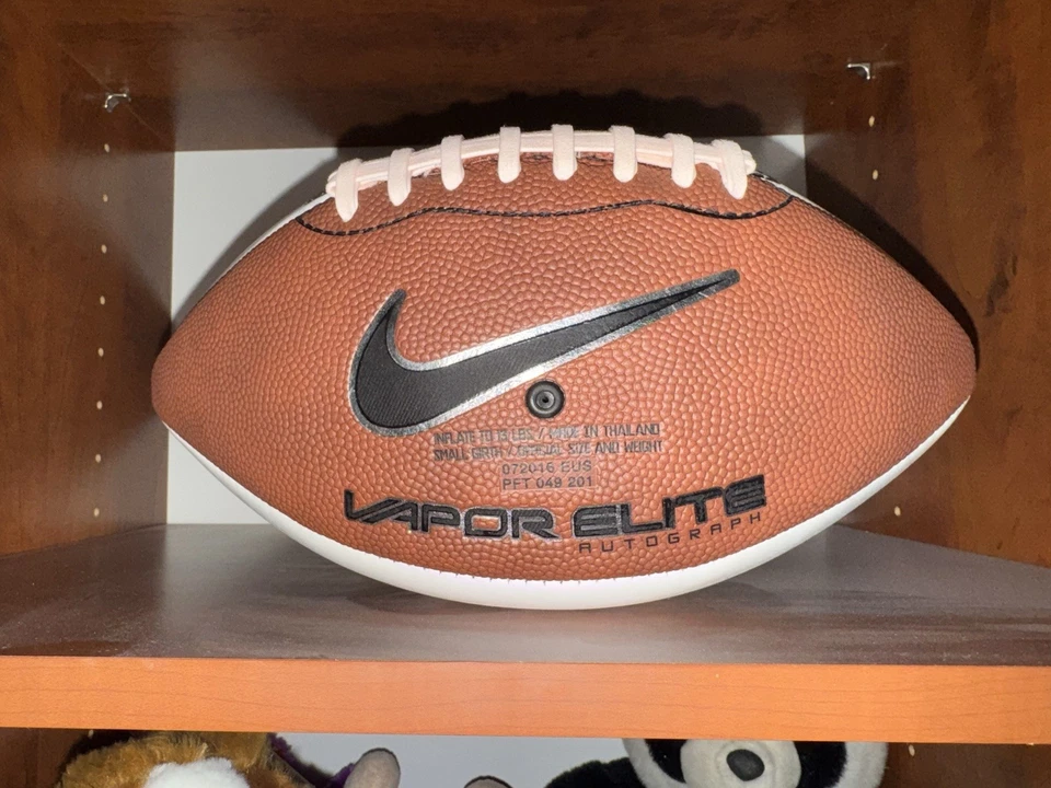 Fútbol americano autografiado por Matt Ryan Falcons Foto 3 de 3