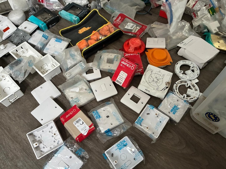 electrician-s-tools-equipment-sockets-hand-tools-more-job-lot